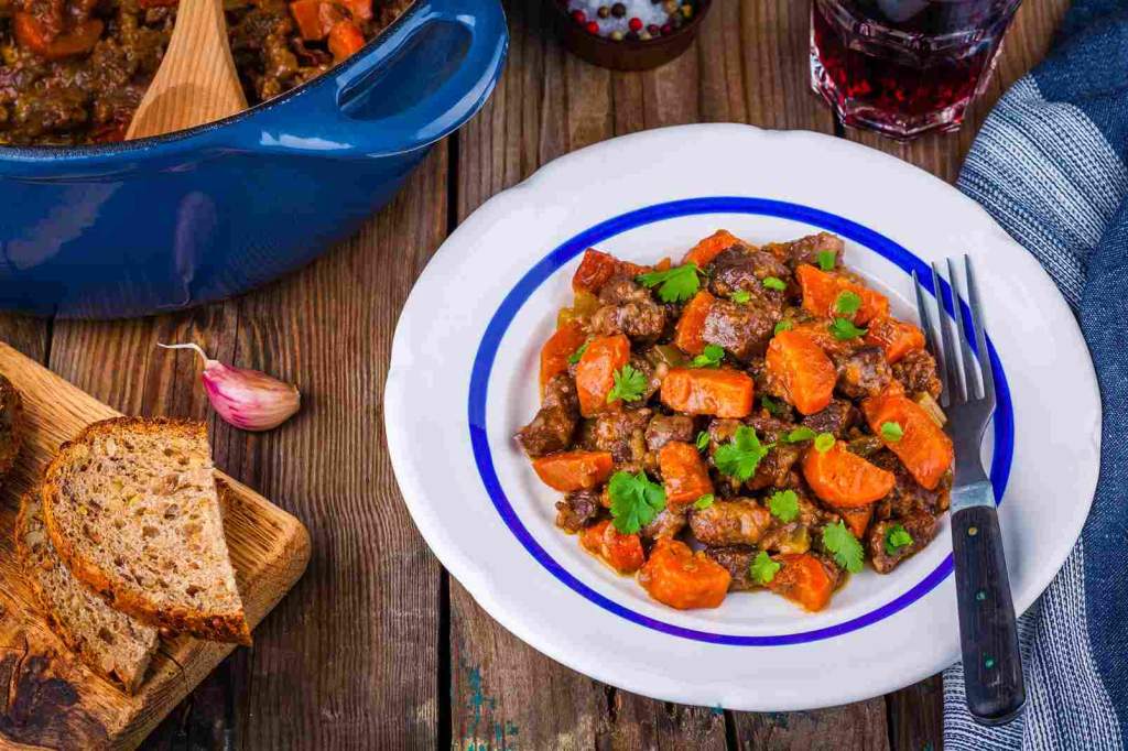 Carne con tomate