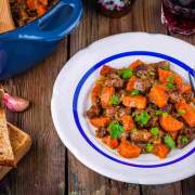 Carne con tomate